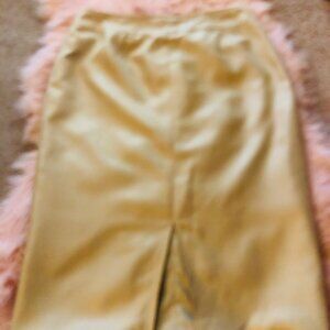 Talbots beige pencil skirt size 6 - sexy slit in the front!